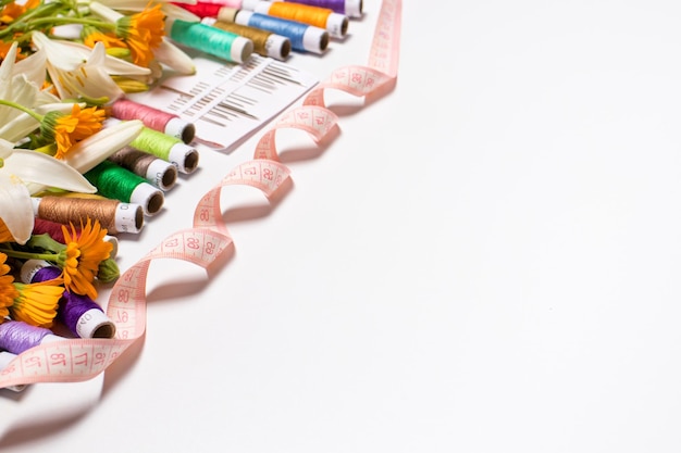 Porównanie zestawów do haftu